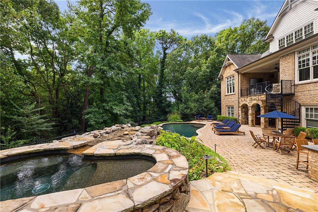 5575 Lake Island Drive