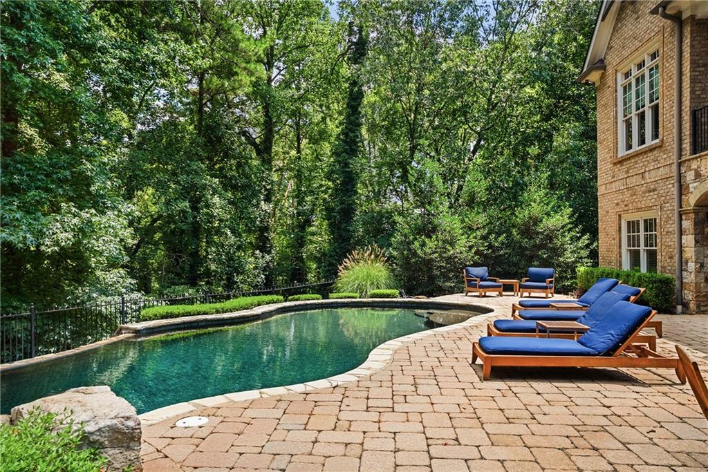 5575 Lake Island Drive