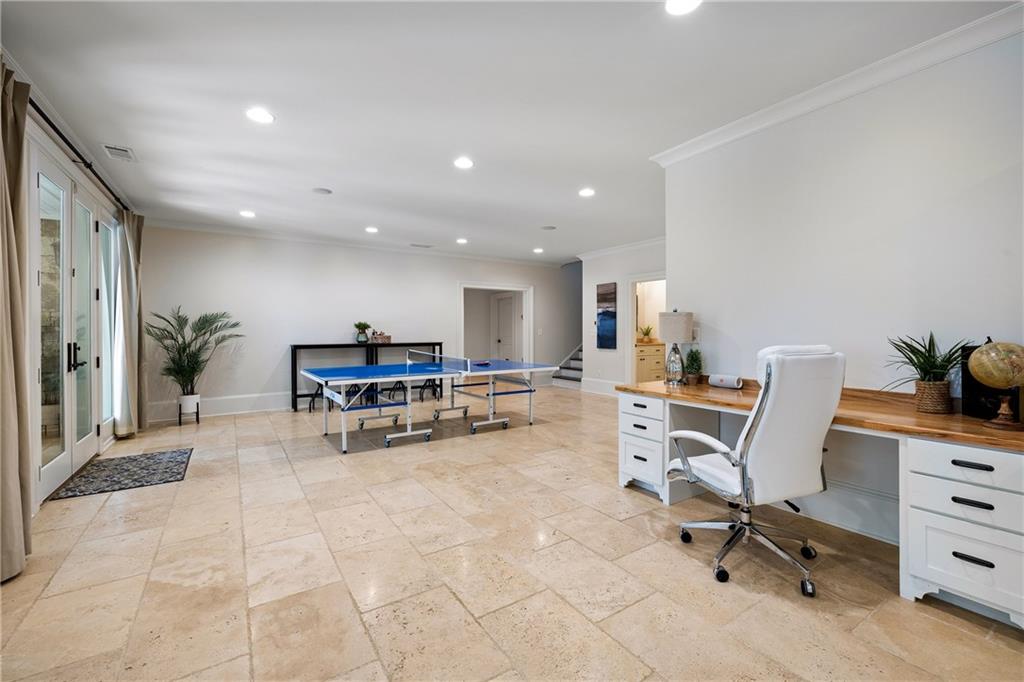 5575 Lake Island Drive