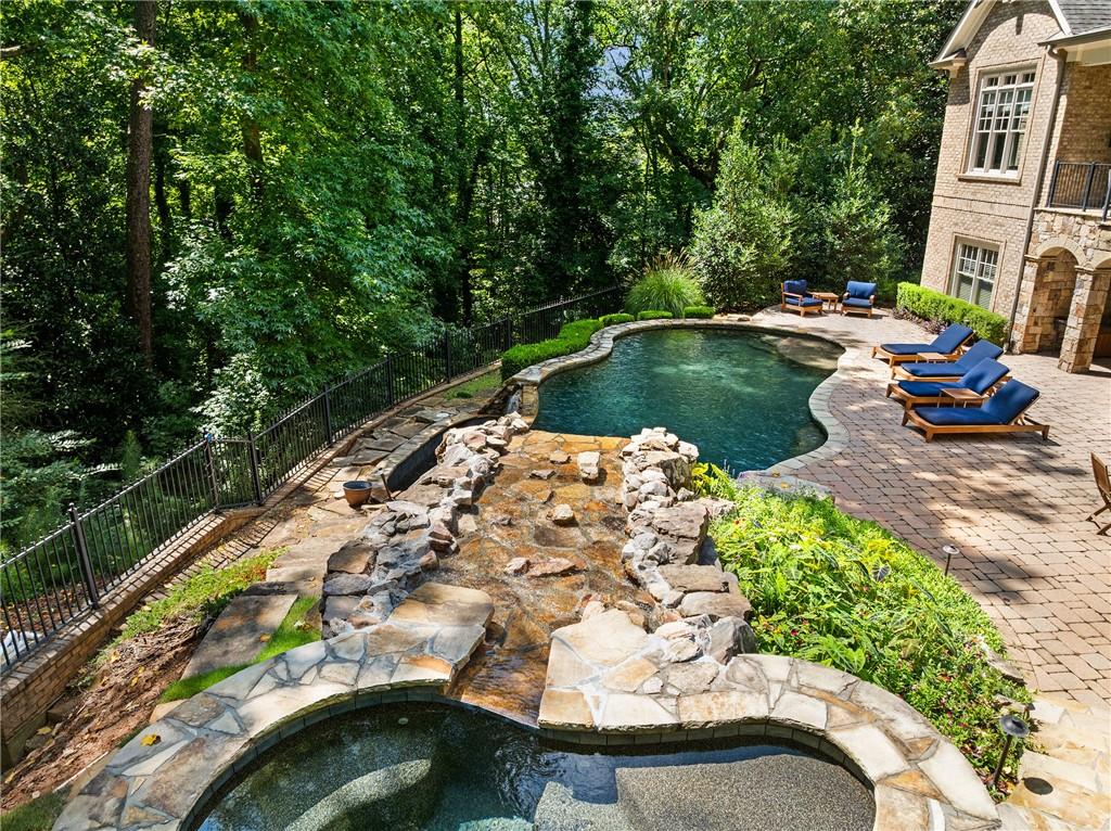 5575 Lake Island Drive