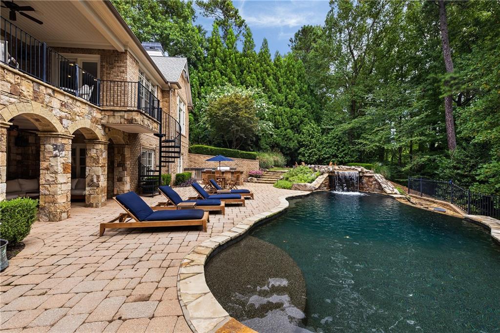 5575 Lake Island Drive