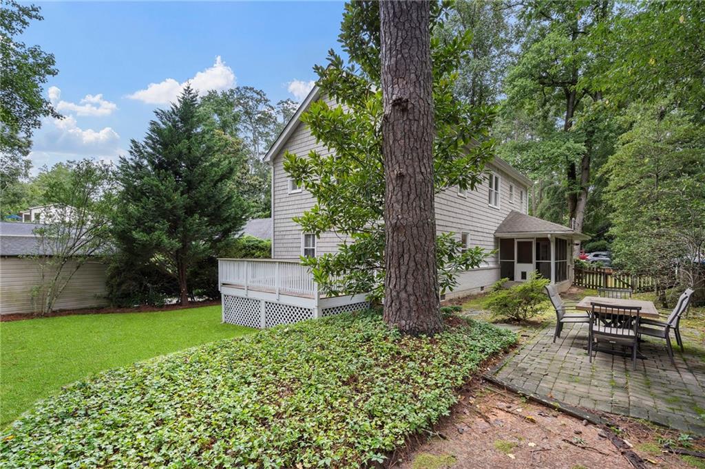 82 Lakeland Drive NW