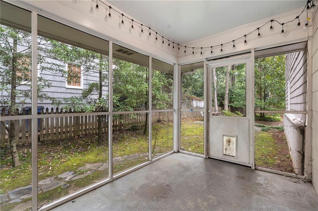 82 Lakeland Drive NW