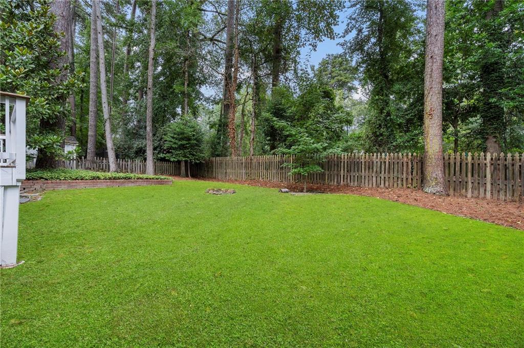 82 Lakeland Drive NW