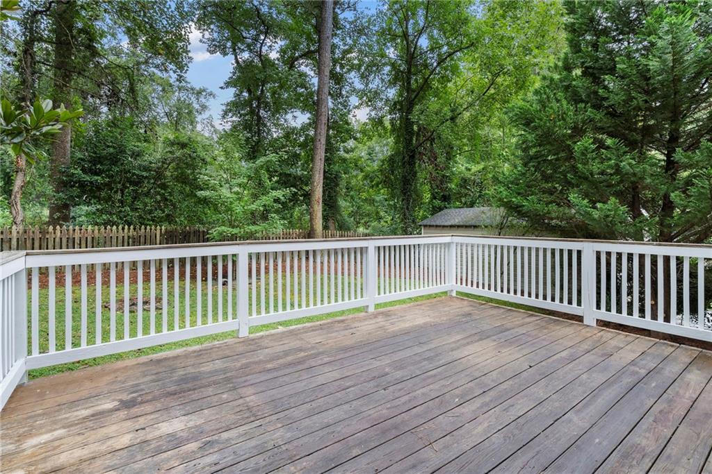82 Lakeland Drive NW