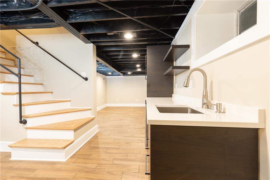 224 Peachtree Way NE