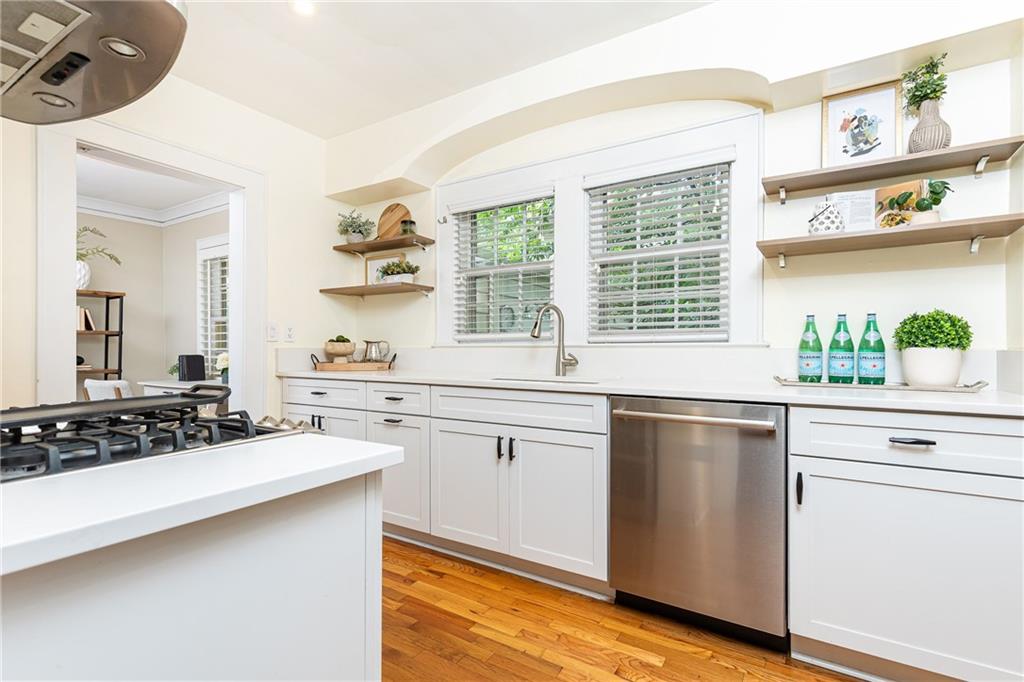 224 Peachtree Way NE