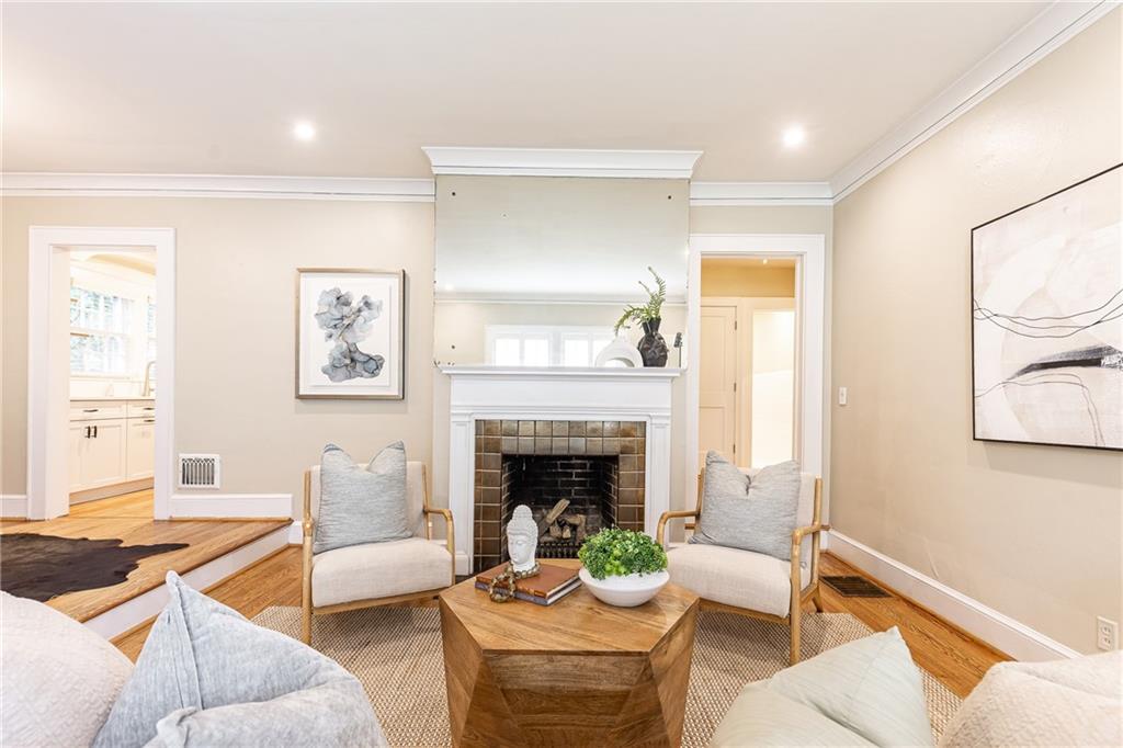 224 Peachtree Way NE