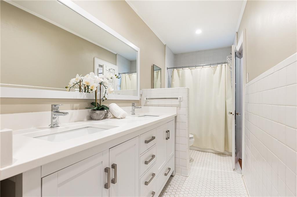 224 Peachtree Way NE