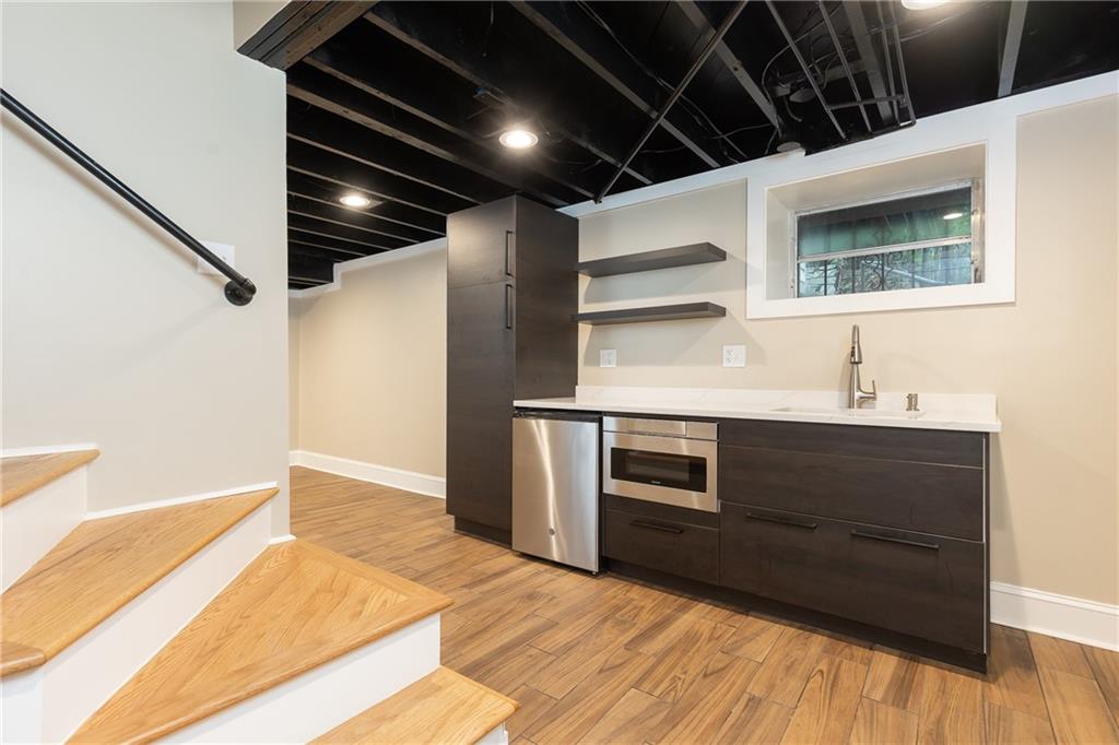 224 Peachtree Way NE