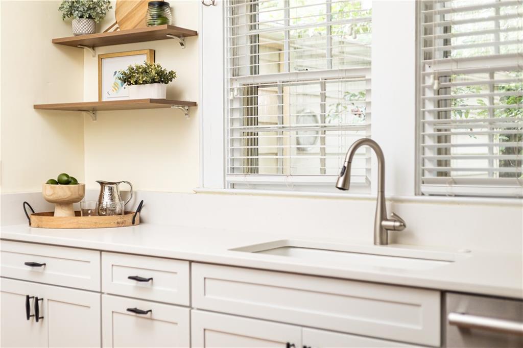 224 Peachtree Way NE