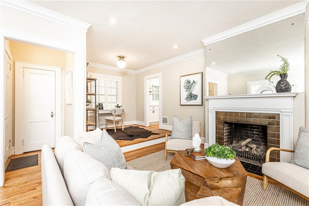 224 Peachtree Way NE