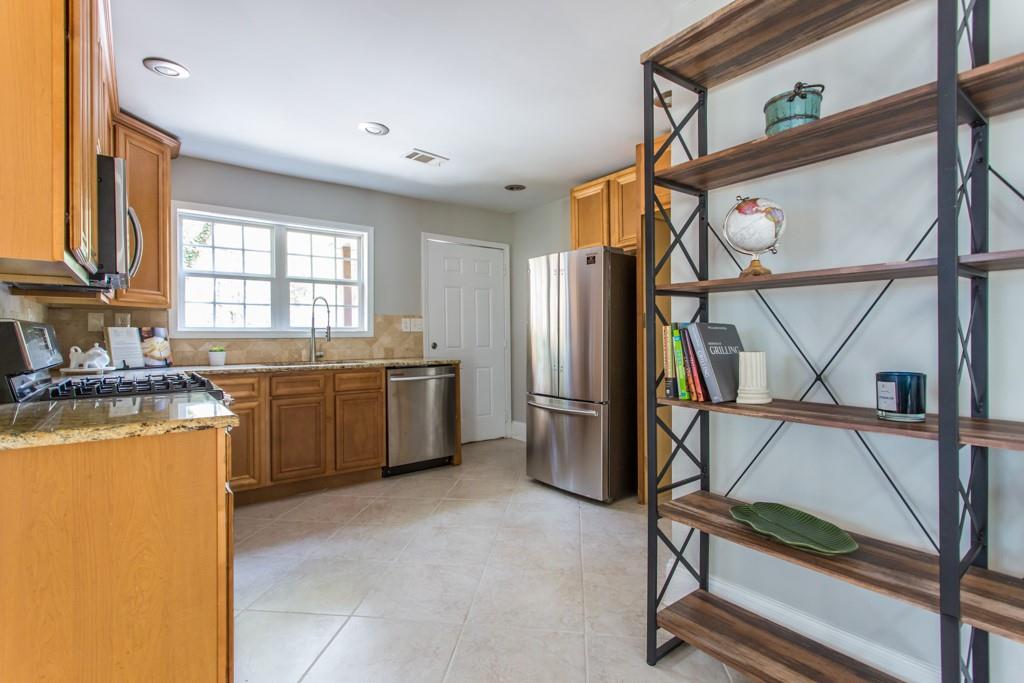 352 Elvira Street SE