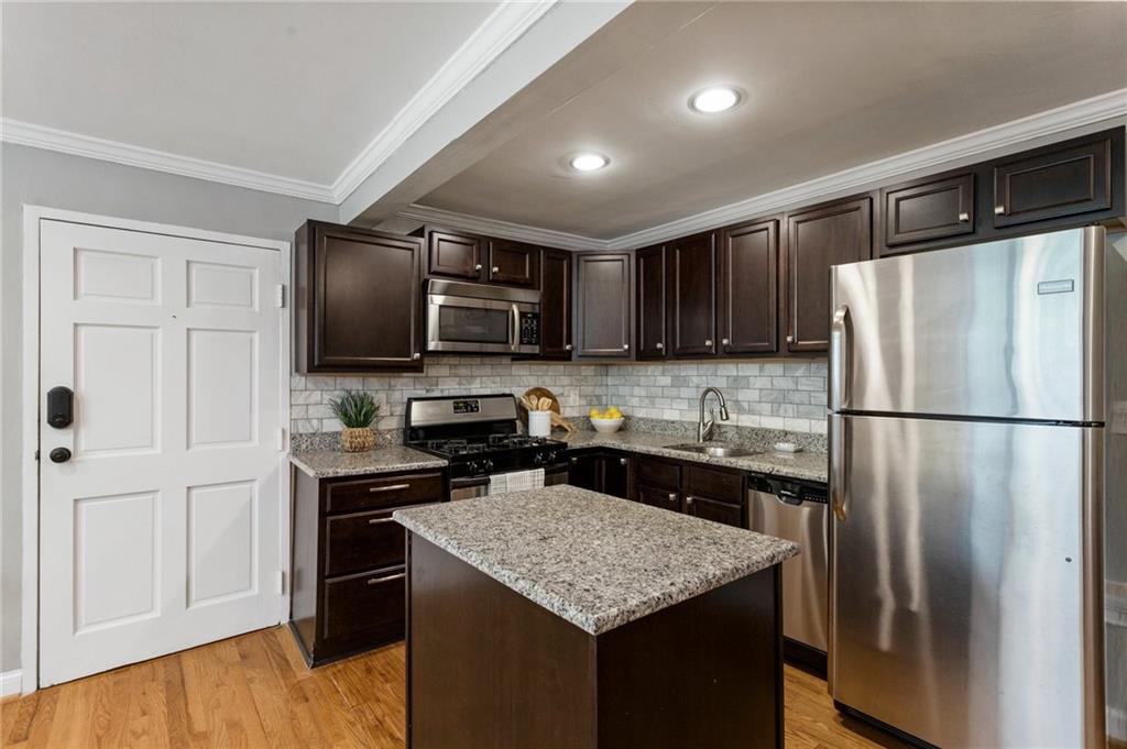 880 Glendale Terrace NE Unit 9