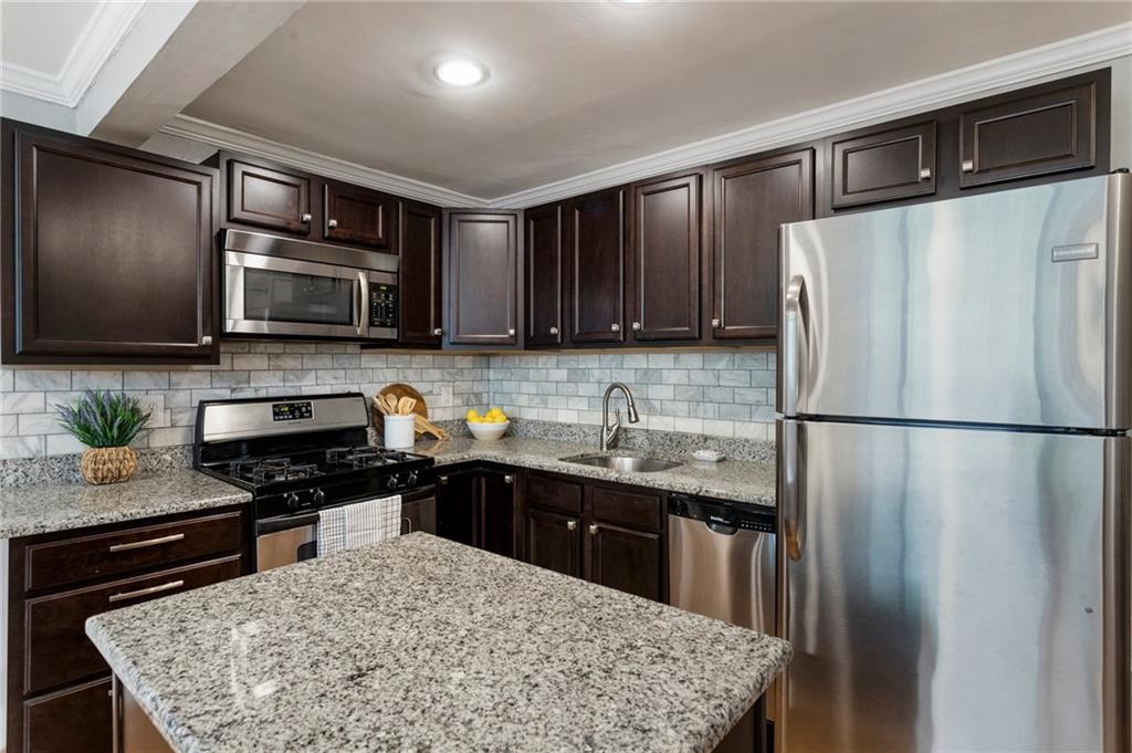 880 Glendale Terrace NE Unit 9