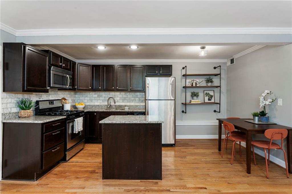 880 Glendale Terrace NE Unit 9