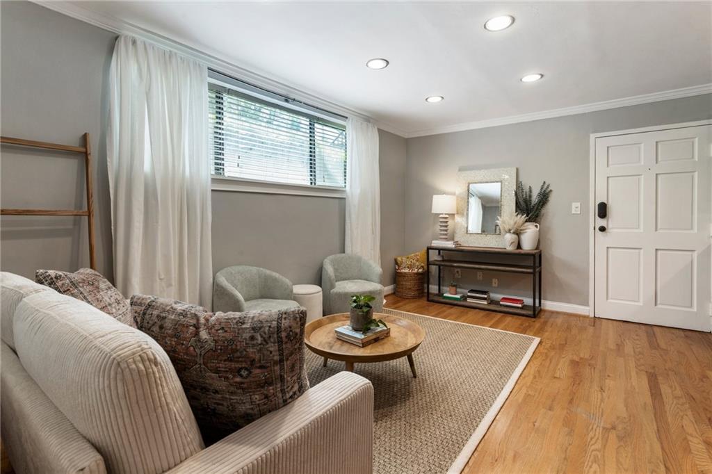 880 Glendale Terrace NE Unit 9
