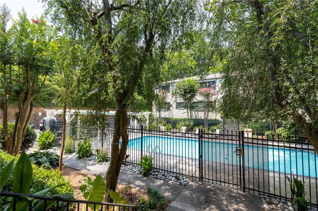 880 Glendale Terrace NE Unit 9