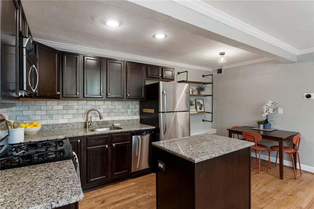 880 Glendale Terrace NE Unit 9