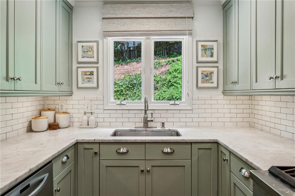 2611 Ridgemore Road NW