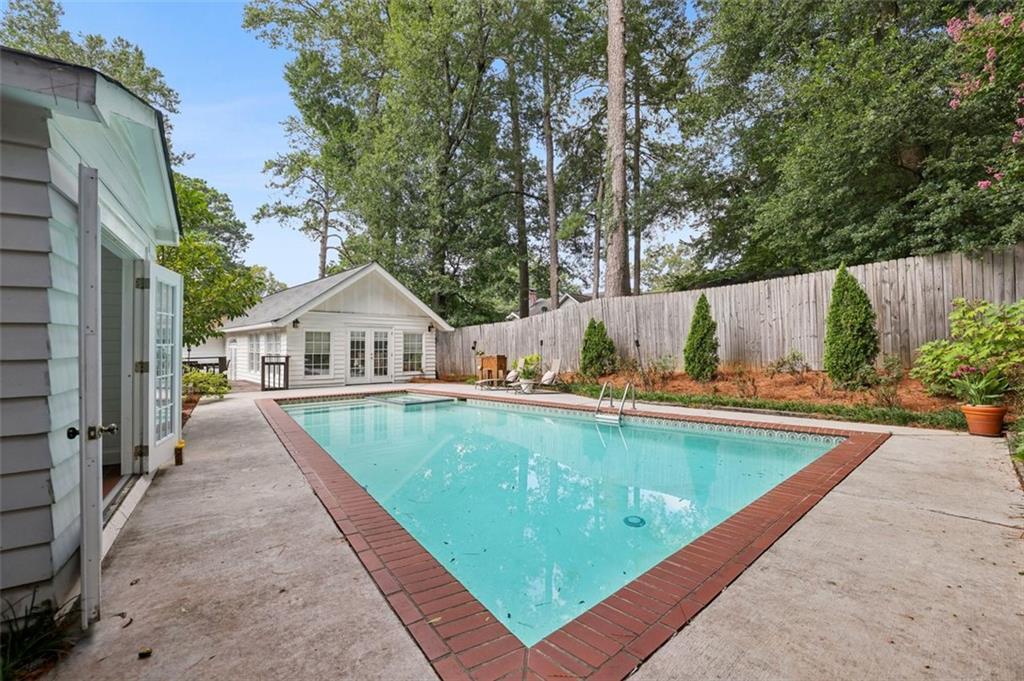 138 PEACHTREE HILLS Avenue NE