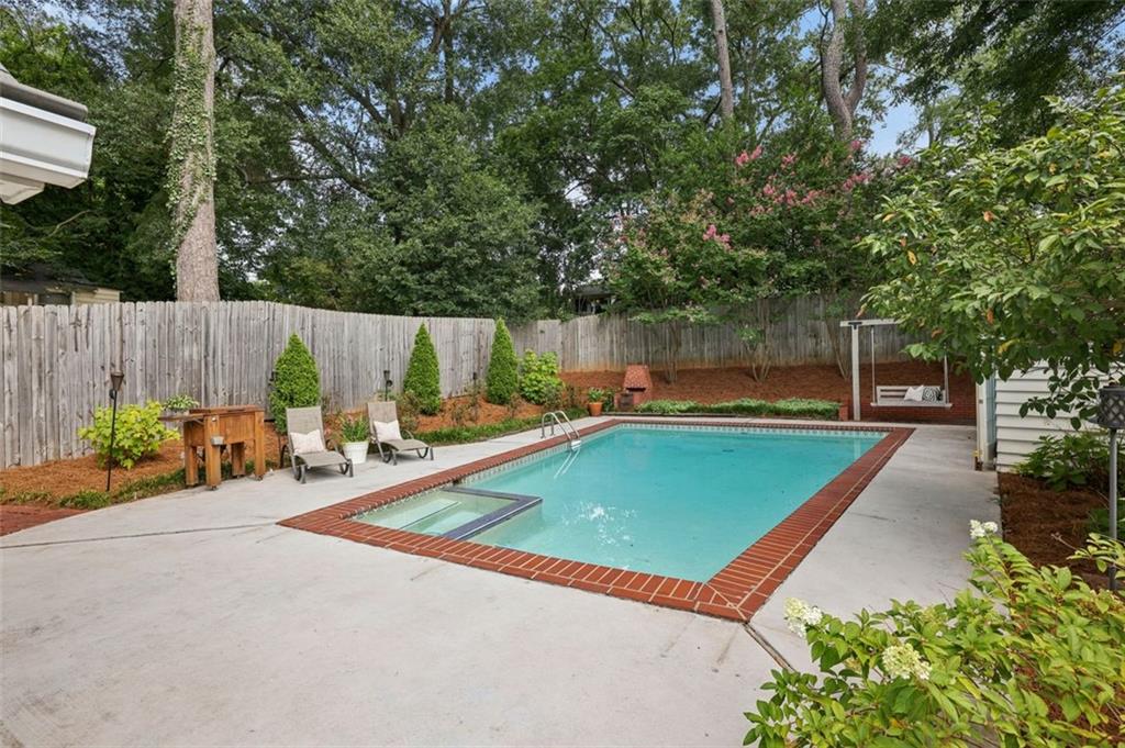 138 PEACHTREE HILLS Avenue NE