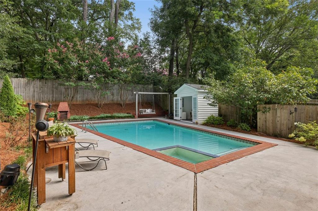 138 PEACHTREE HILLS Avenue NE