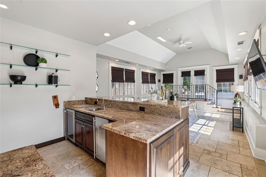 138 PEACHTREE HILLS Avenue NE