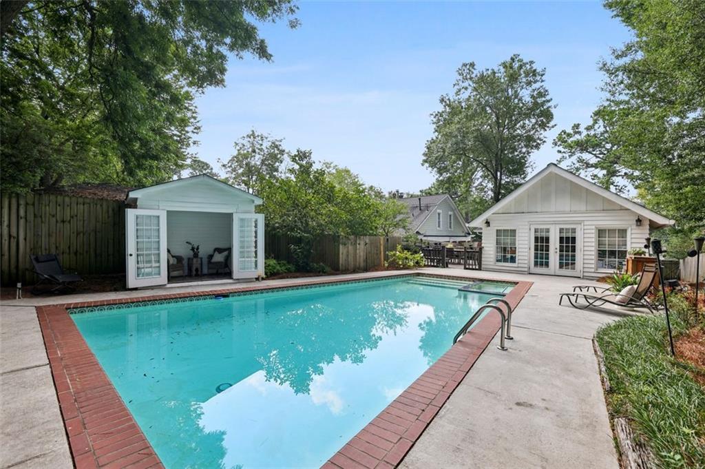 138 PEACHTREE HILLS Avenue NE