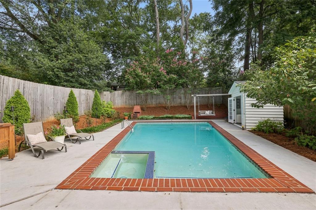 138 PEACHTREE HILLS Avenue NE