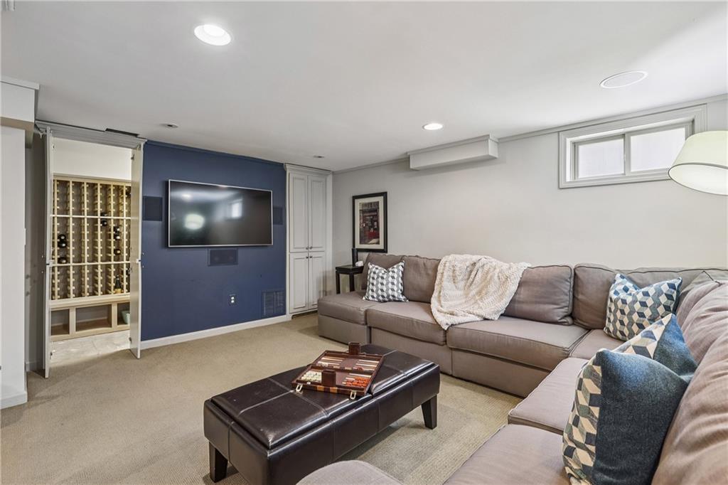 380 Garden Lane NW