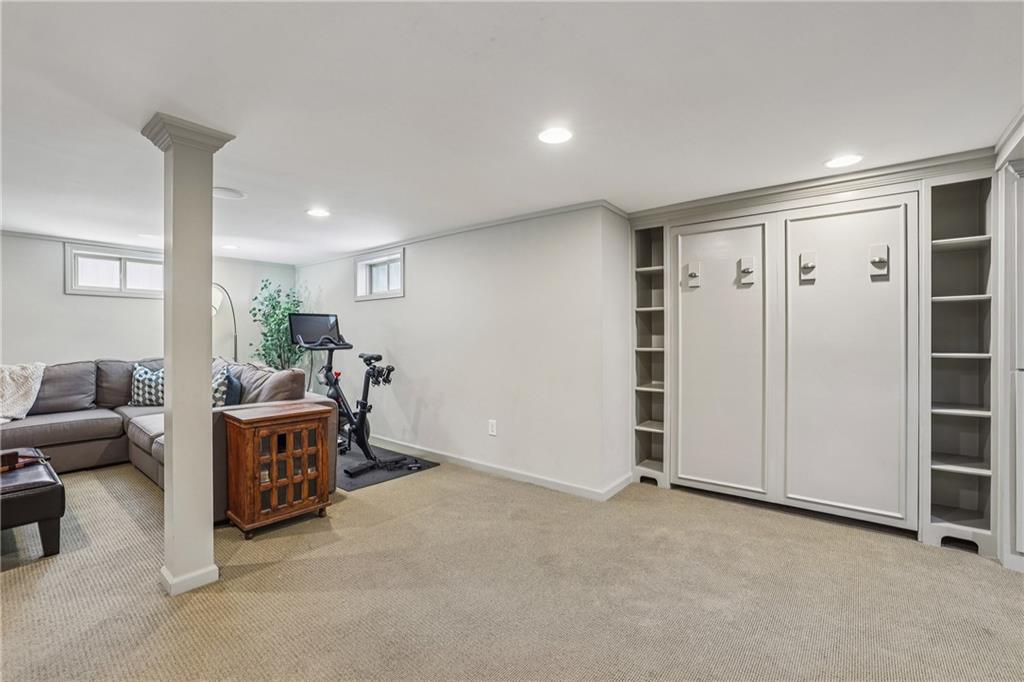380 Garden Lane NW