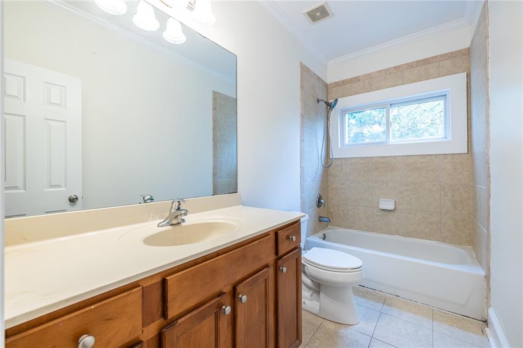 1135 Vickers Street SE