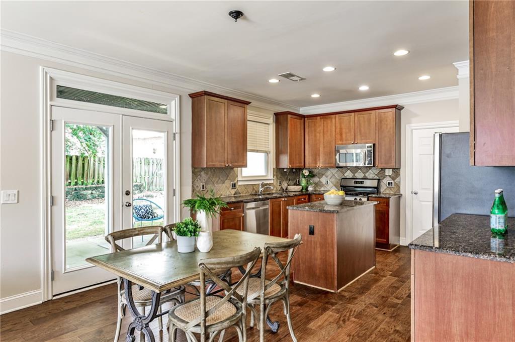 2204 Parkview Run NW