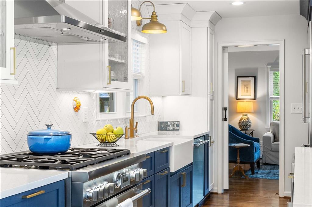 522 Trabert Avenue NW