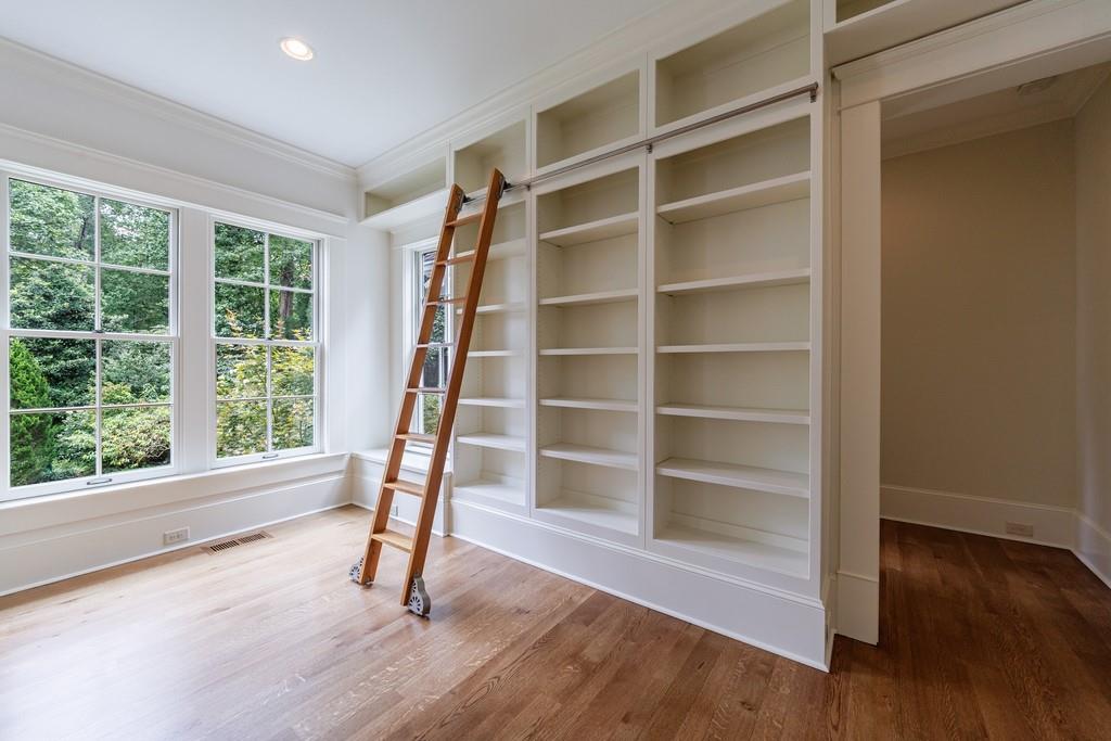 3375 Ridgewood Road NW