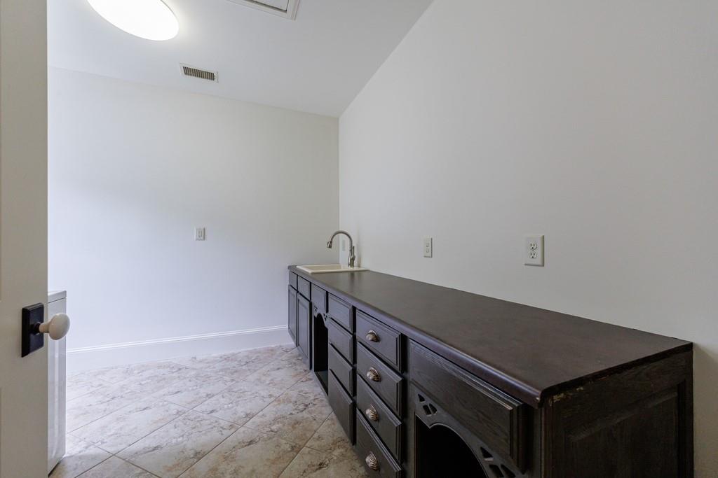 3375 Ridgewood Road NW