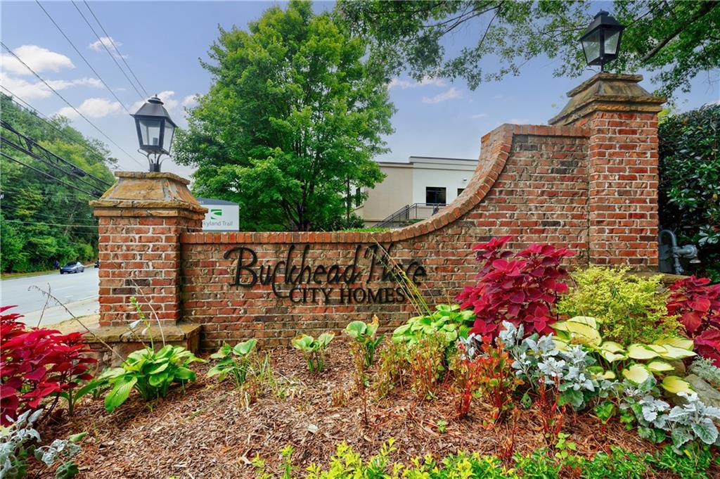 1939 Saxon Valley Circle NE