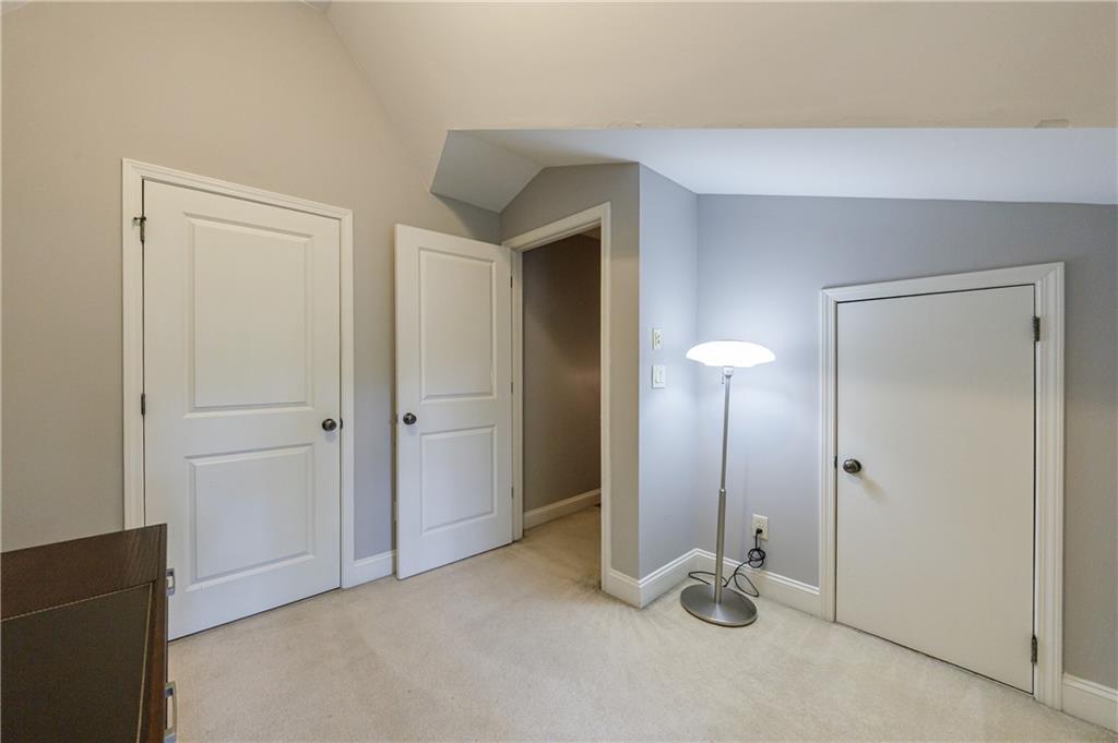 1939 Saxon Valley Circle NE