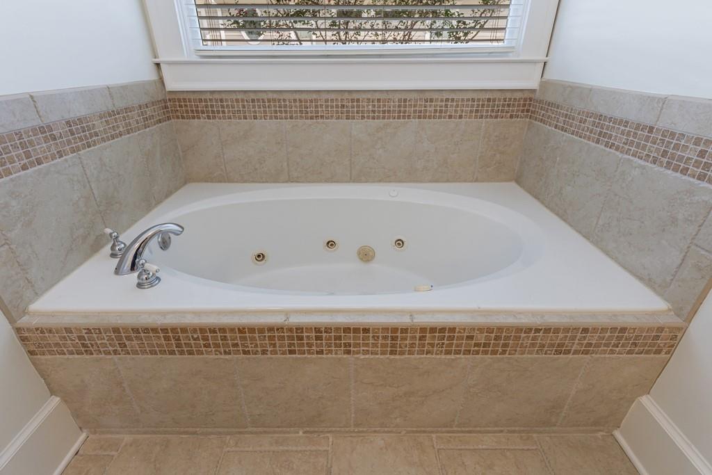 2370 MUSKOGEE Lane