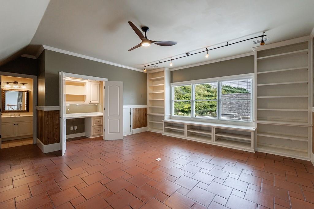 2370 MUSKOGEE Lane