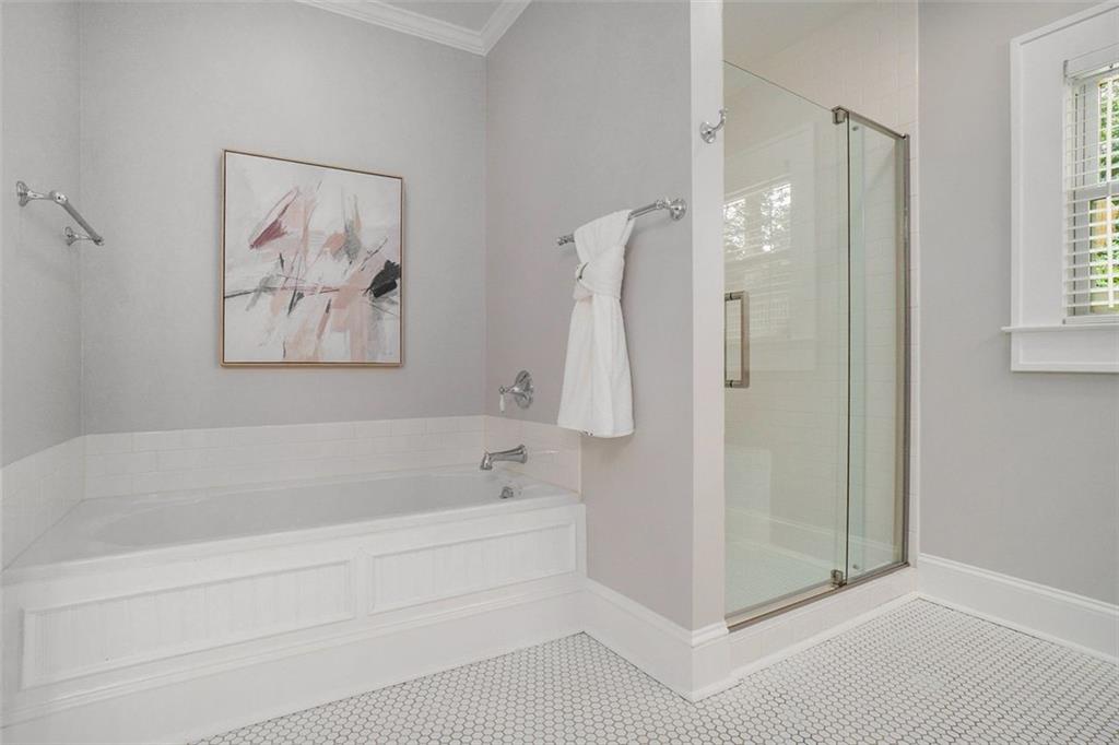 232 Lindbergh Drive NE