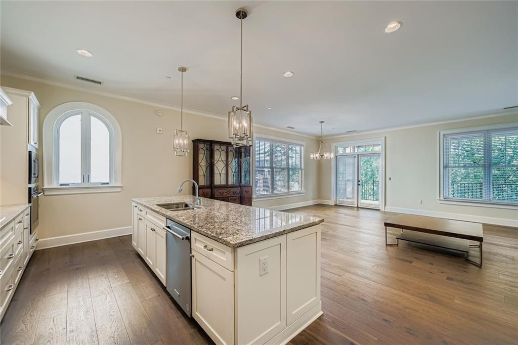 229 Peachtree Hills Avenue NE Unit 5308