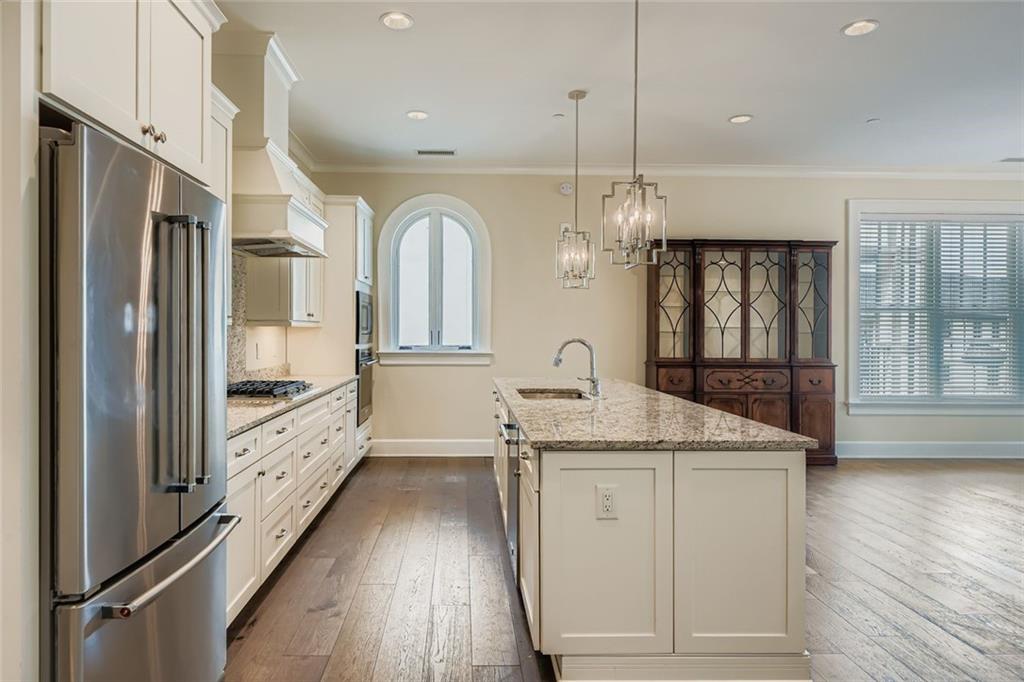 229 Peachtree Hills Avenue NE Unit 5308