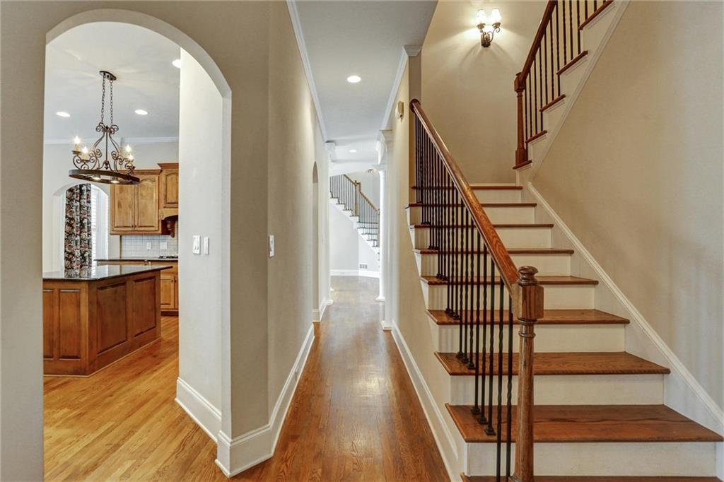 802 Pathview Court