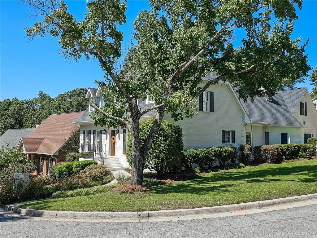 2166 Heritage Heights