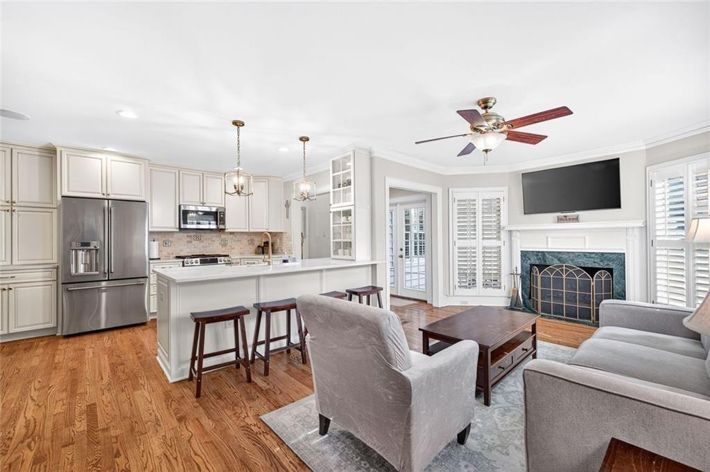 789 Longwood Drive NW