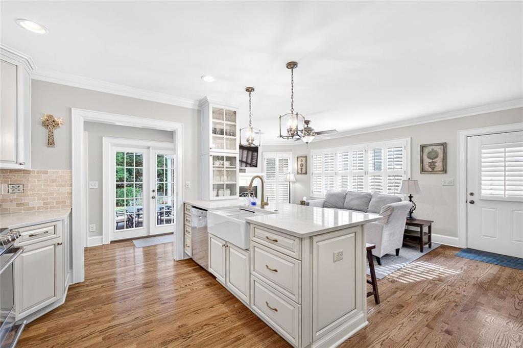 789 Longwood Drive NW