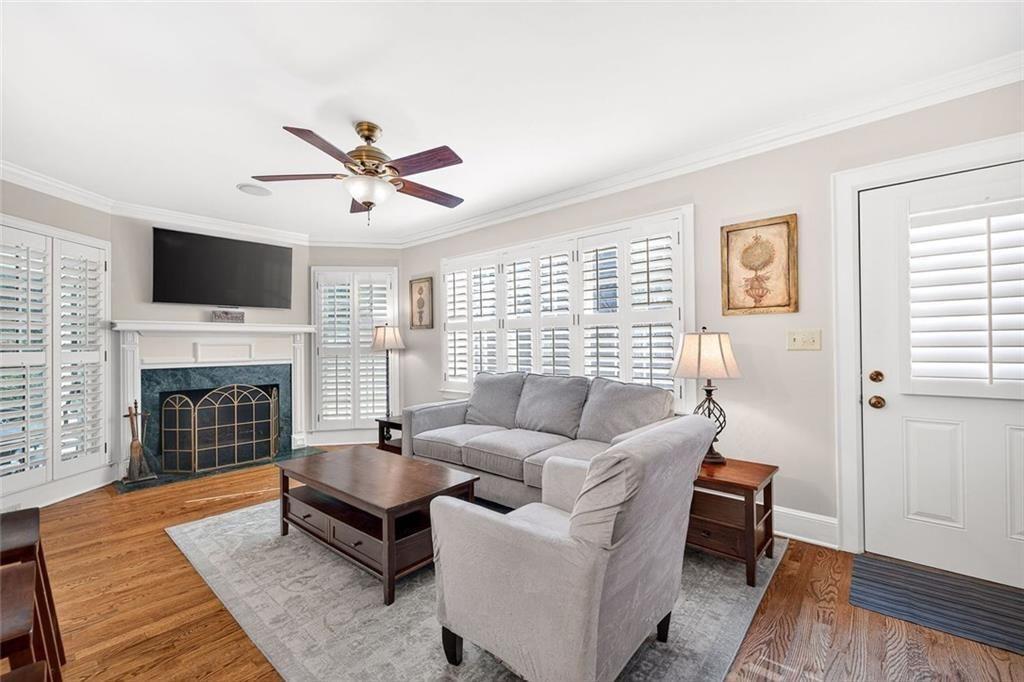 789 Longwood Drive NW