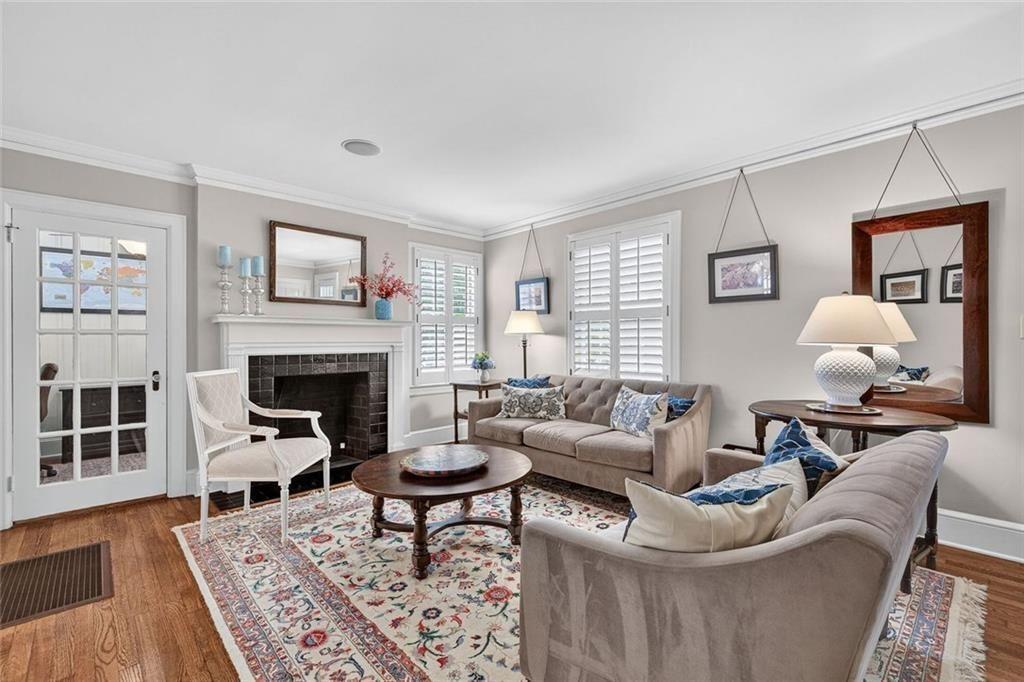 789 Longwood Drive NW